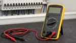 Multimeter richtig anschliessen und bedienen: Eine Schritt-fuer-Schritt-Anleitung